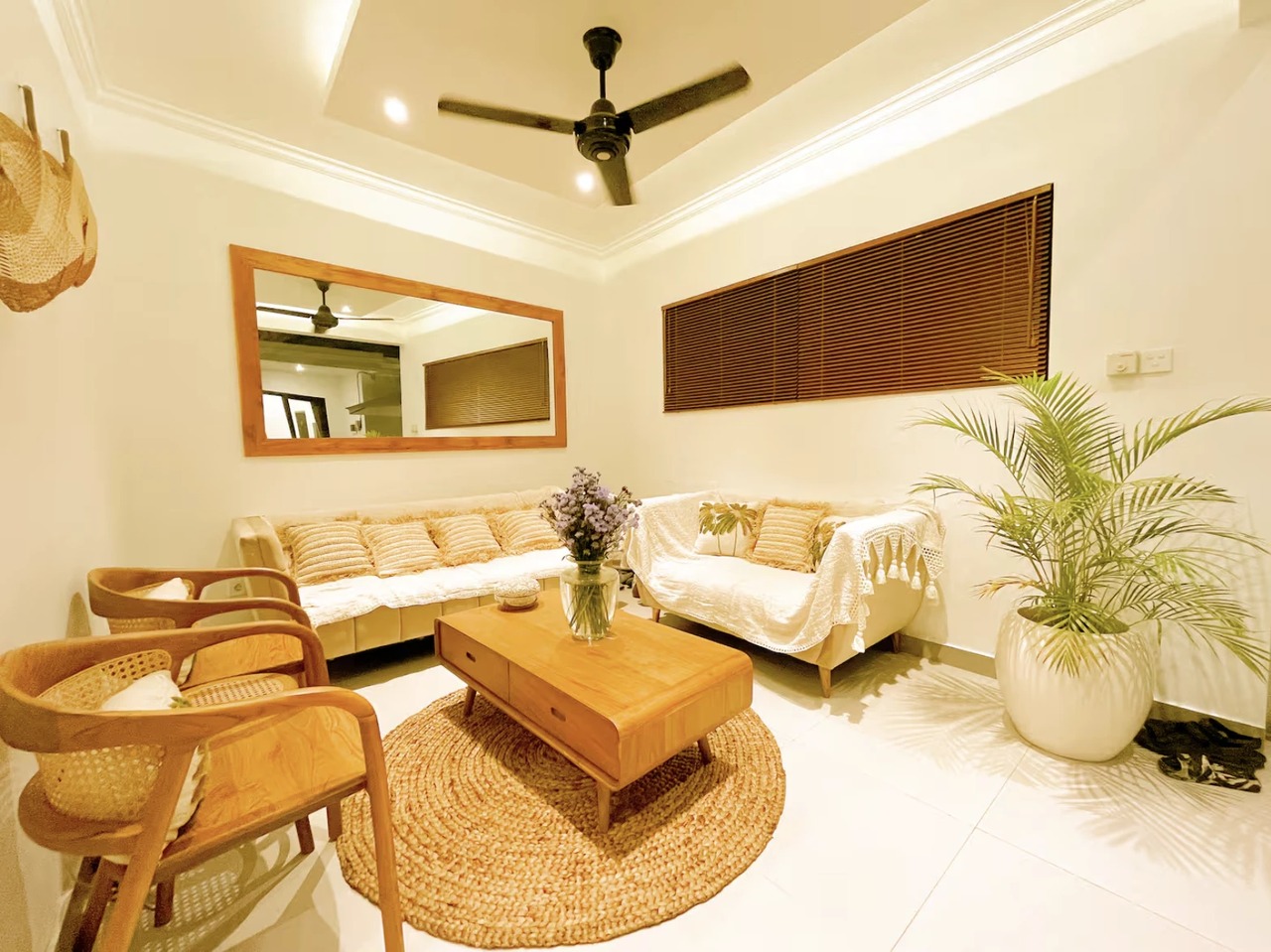 2UM6 — A relaxed open-living 2BR villa