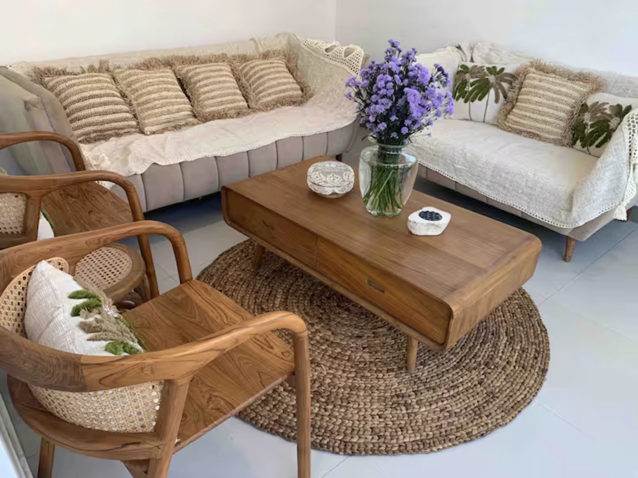 2UM6 — A relaxed open-living 2BR villa