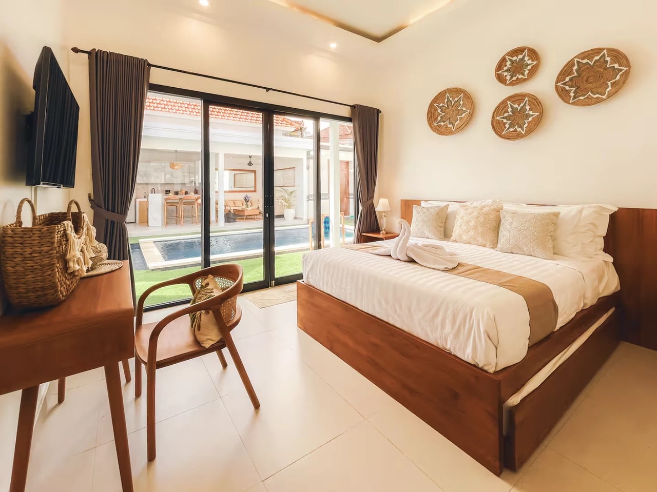 2UM6 — A relaxed open-living 2BR villa