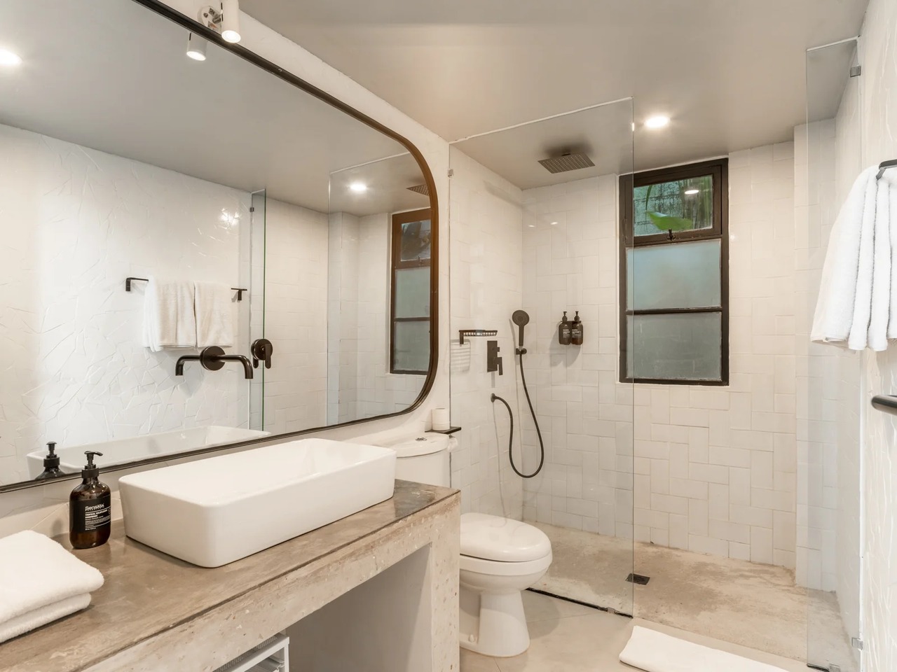 Stylish 1BR in Stunning Loft Complex