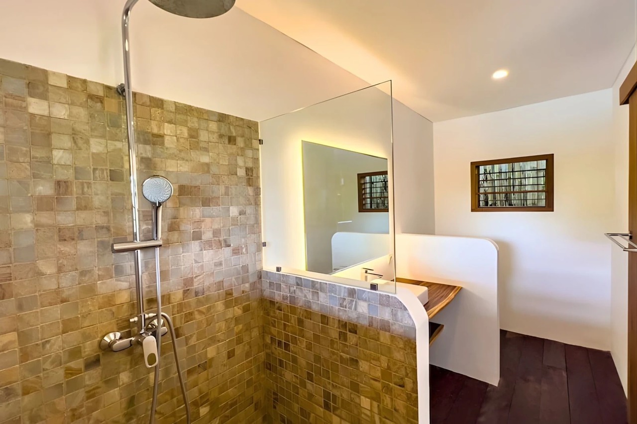 LEASEHOLD Combined Joglo & Modern Villa