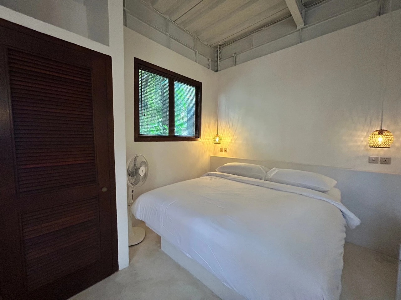 Minimalist 1BR Apartment w/ Pool