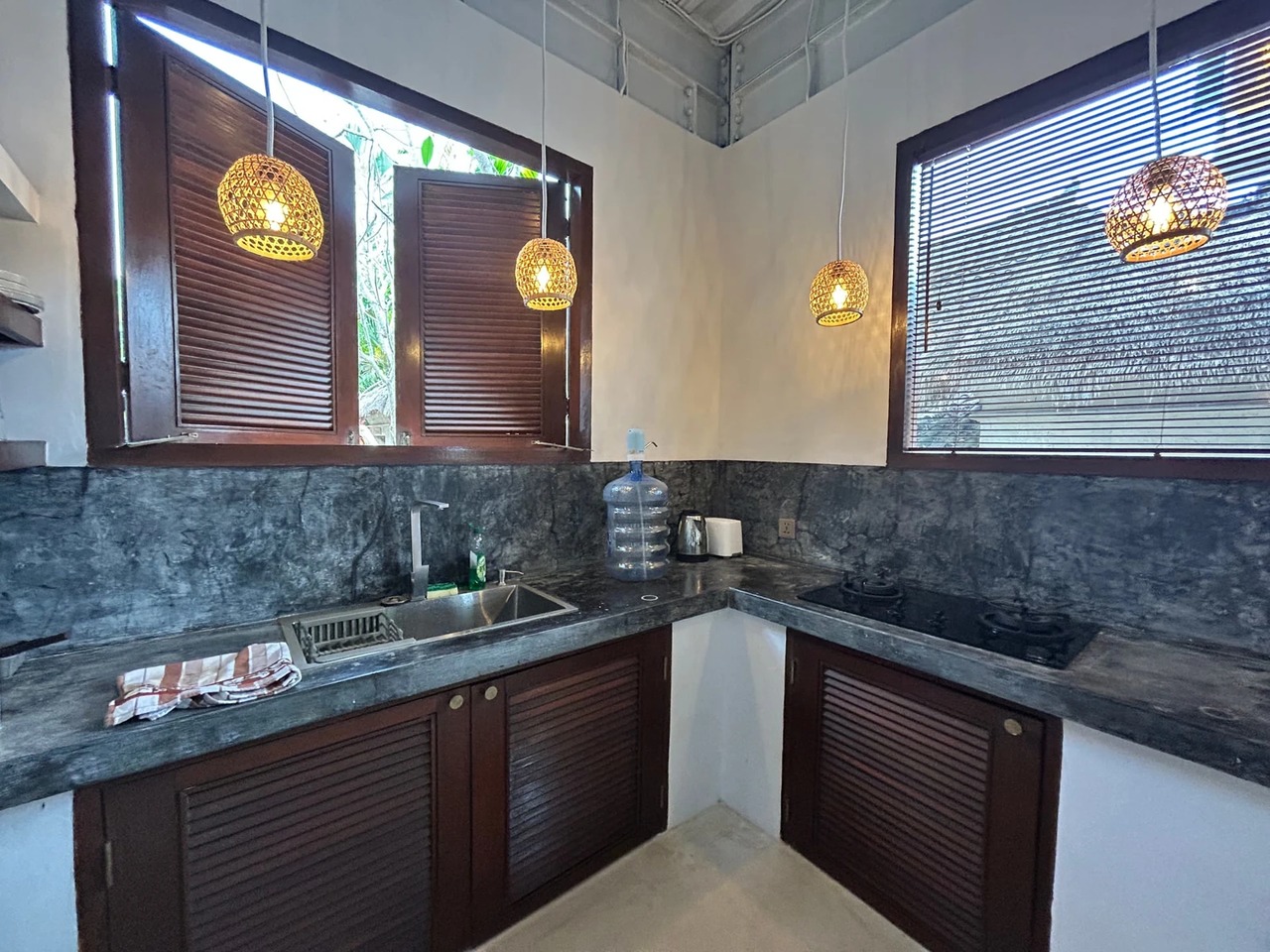 Minimalist 1BR Apartment w/ Pool