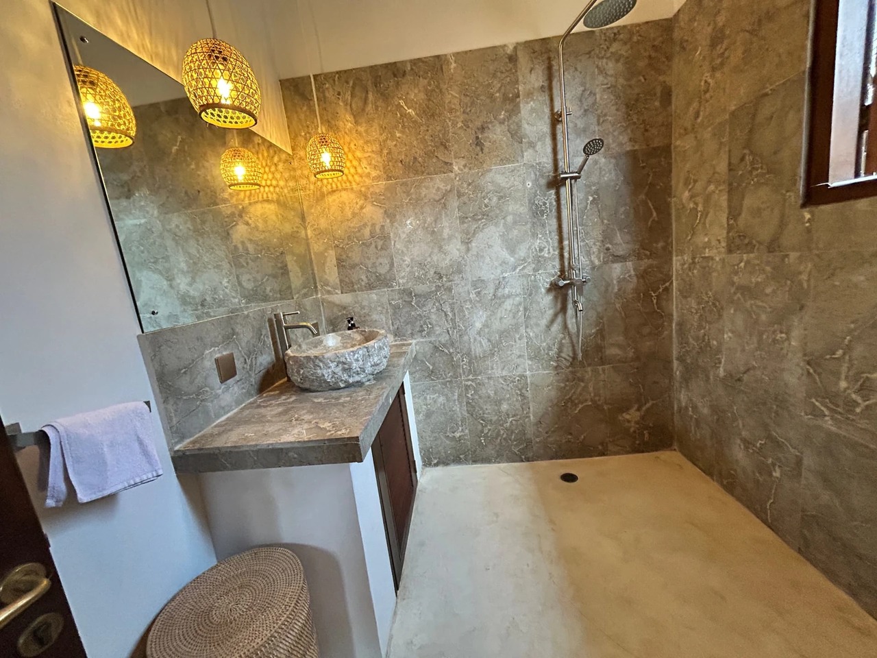 Minimalist 1BR Apartment w/ Pool