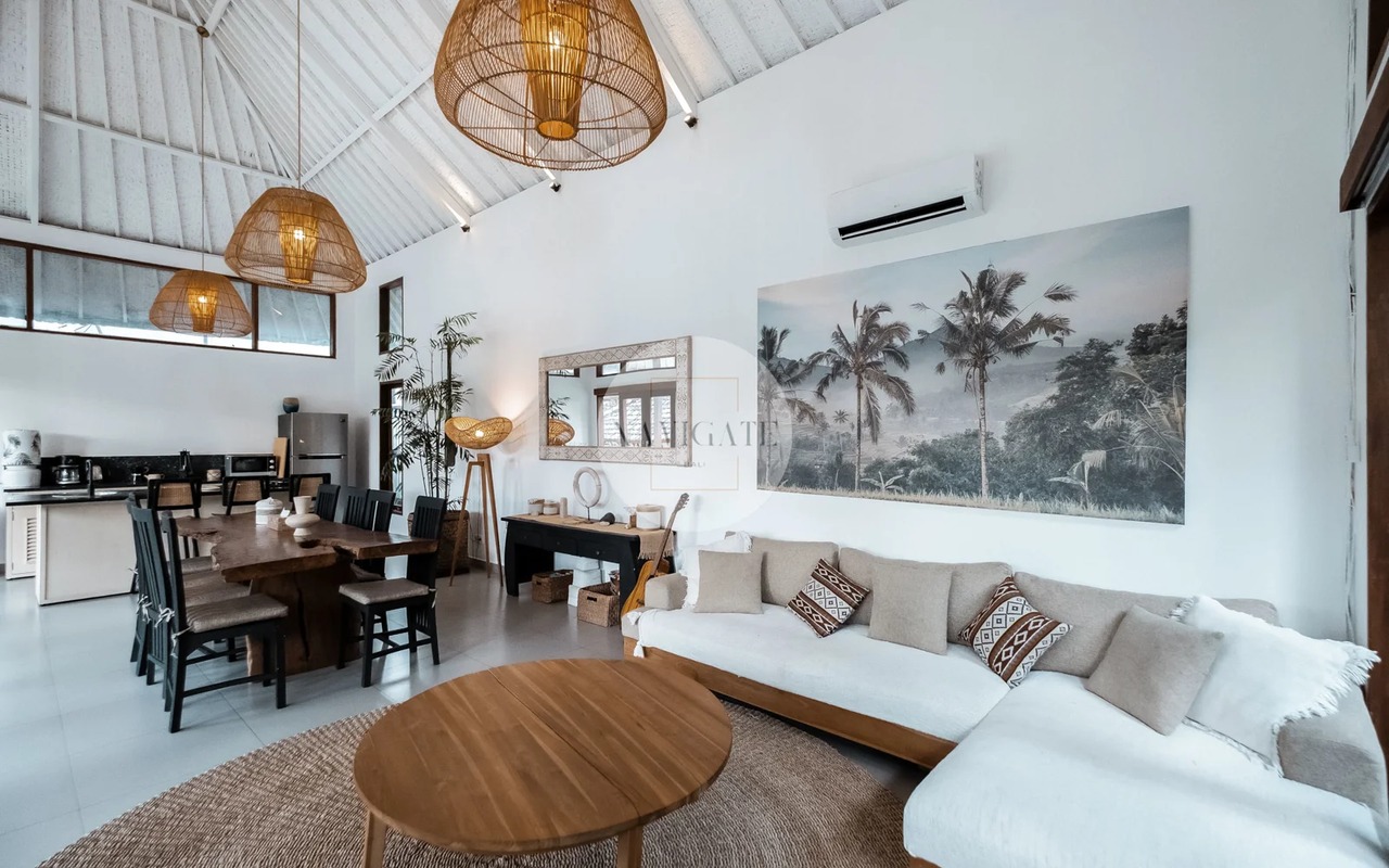 LOVELY 3BDRMS VILLA WITH A LARGE GARDEN