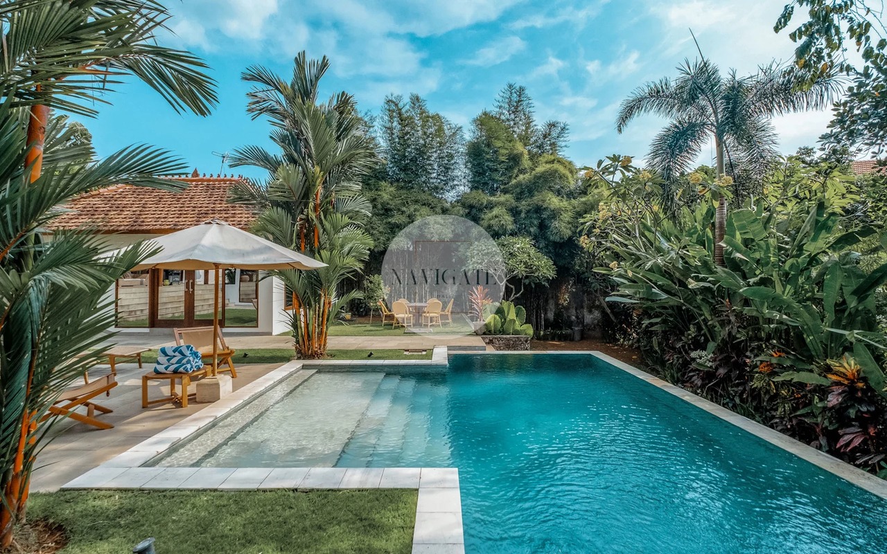 LOVELY 3BDRMS VILLA WITH A LARGE GARDEN