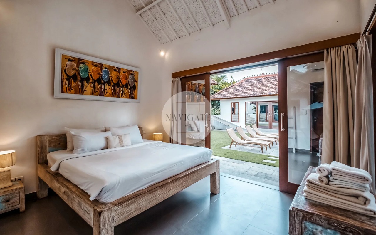LOVELY 3BDRMS VILLA WITH A LARGE GARDEN