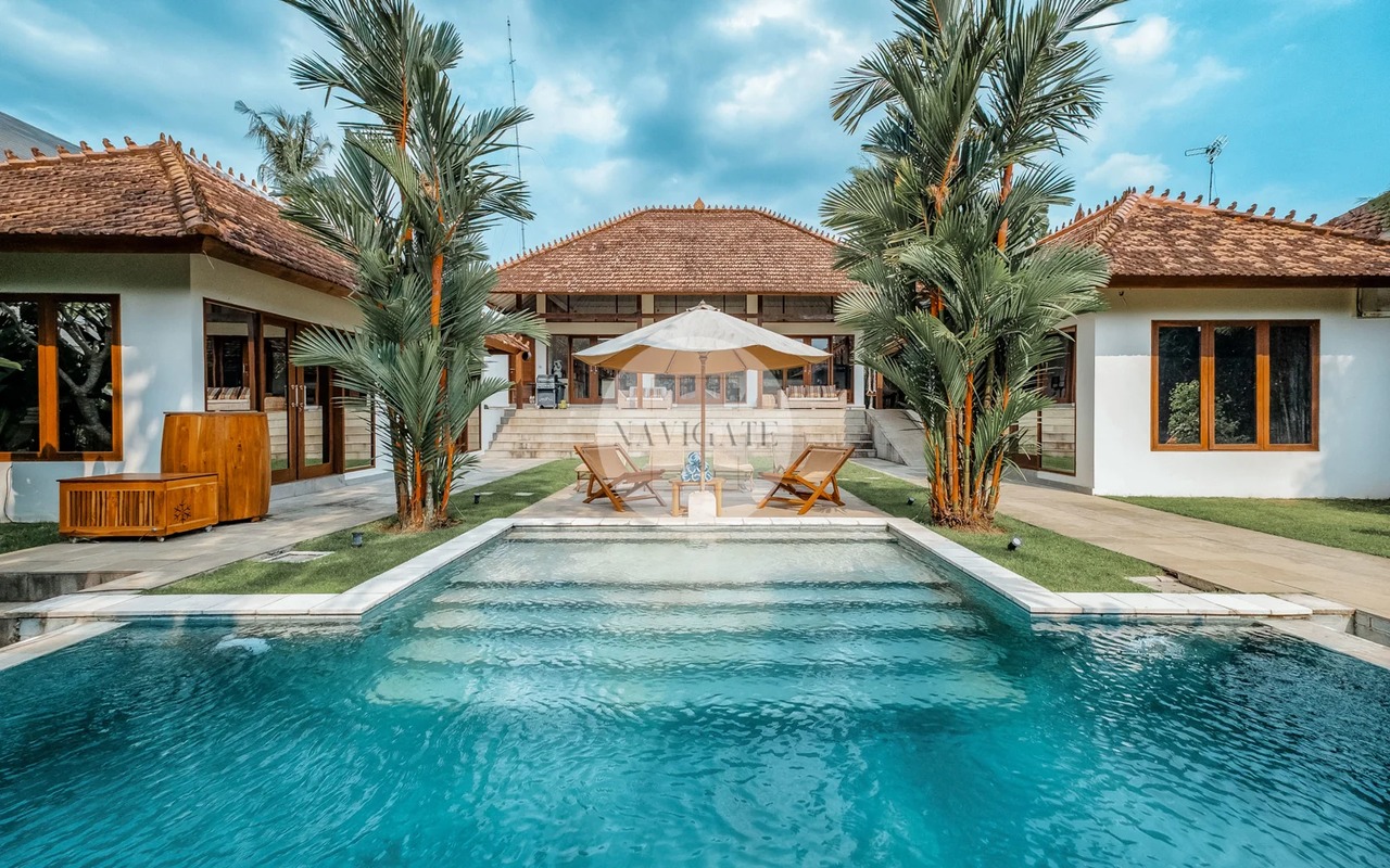 LOVELY 3BDRMS VILLA WITH A LARGE GARDEN