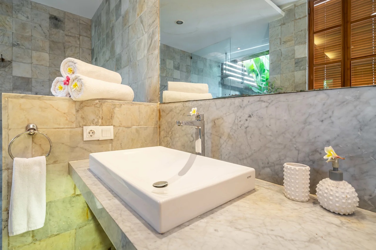 2BD + 1 Room Luxury Villa Ayuni Berawa