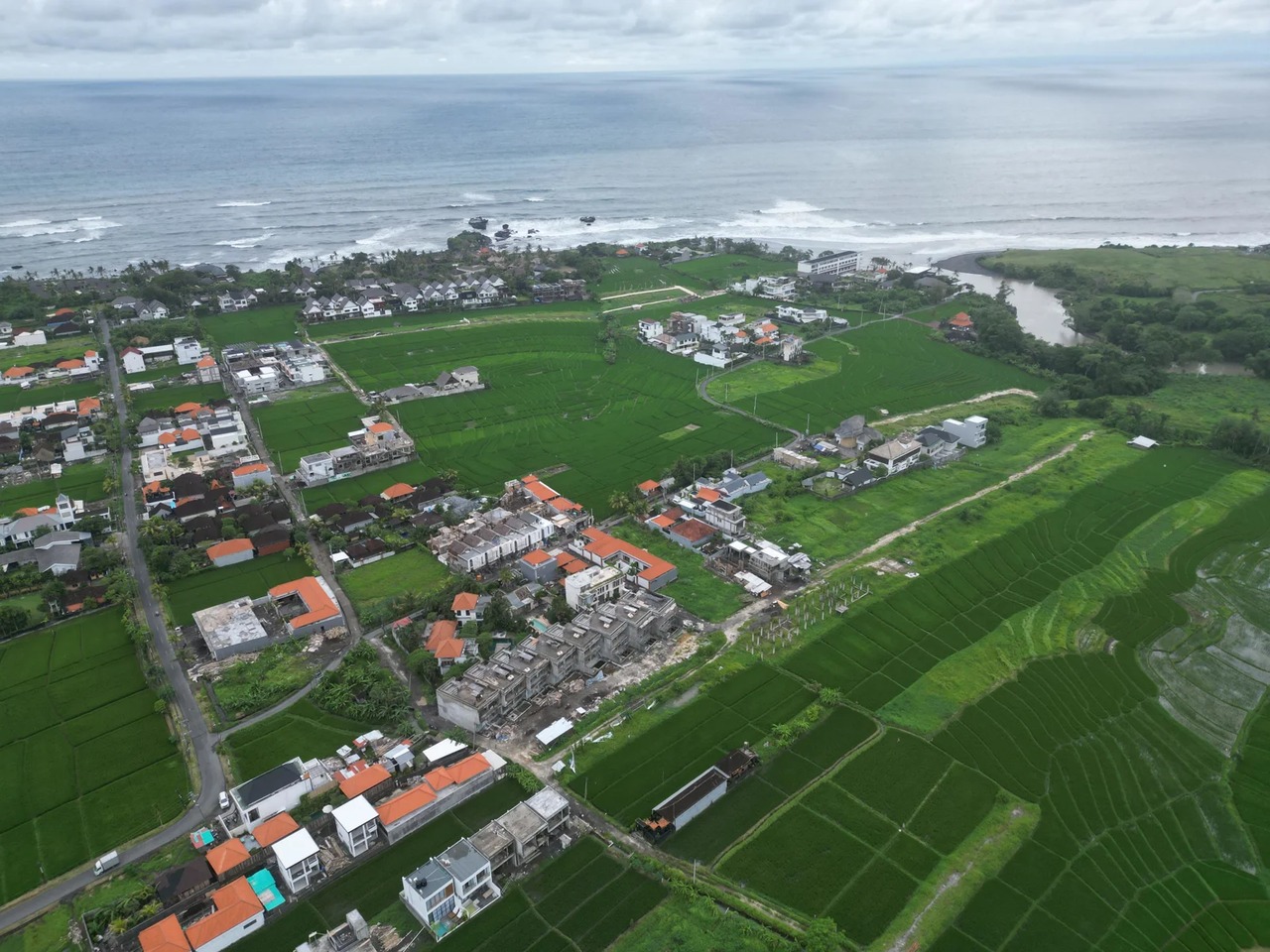 LEASEHOLD LAND 10 ARE IN CEMAGI