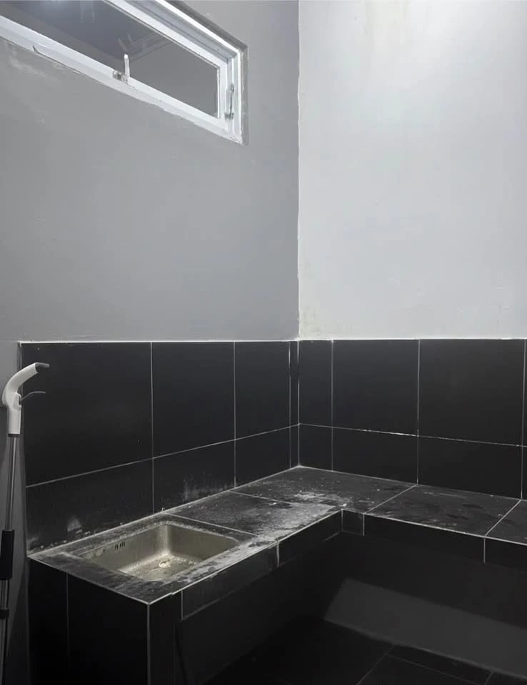 Disewakan Rumah 2 KT 1 KM