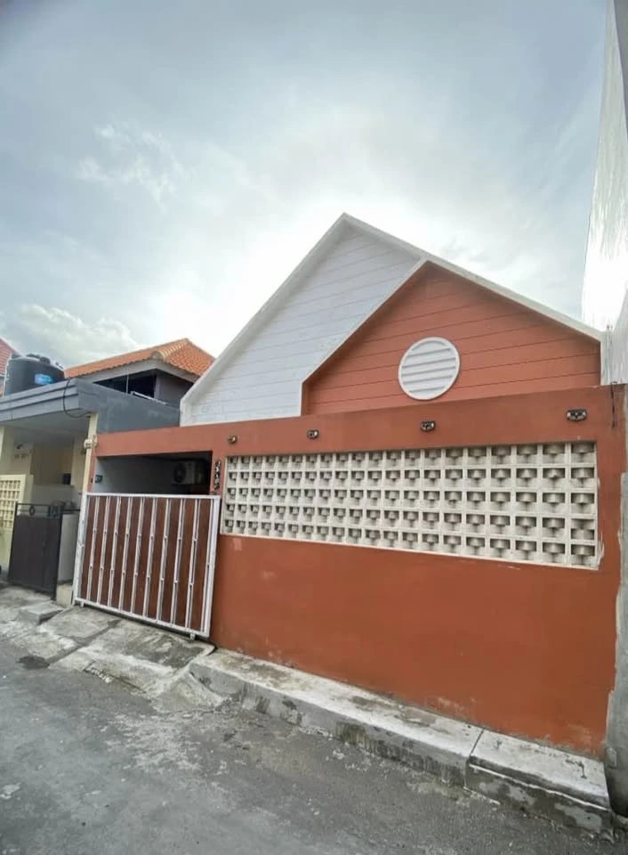 Disewakan Rumah 2 KT 1 KM