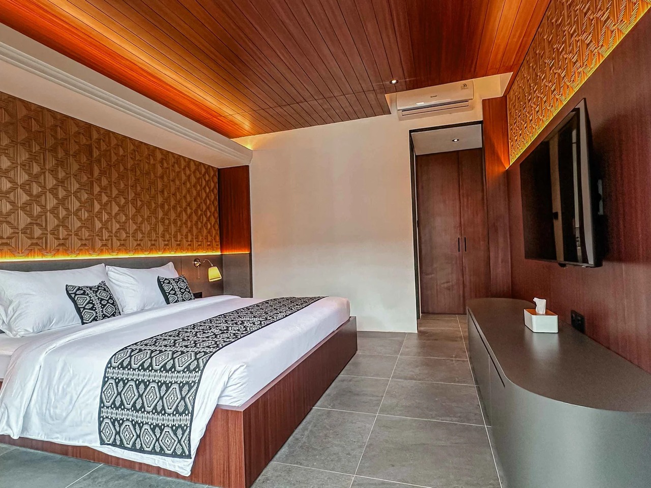 Spacious 4BR Villa w/ Private Pool and G