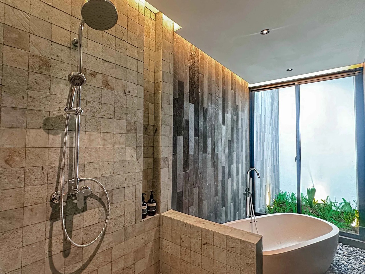 Spacious 4BR Villa w/ Private Pool and G