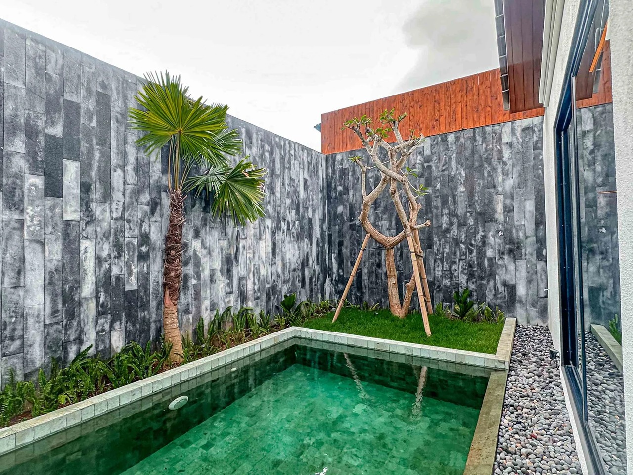Spacious 4BR Villa w/ Private Pool and G