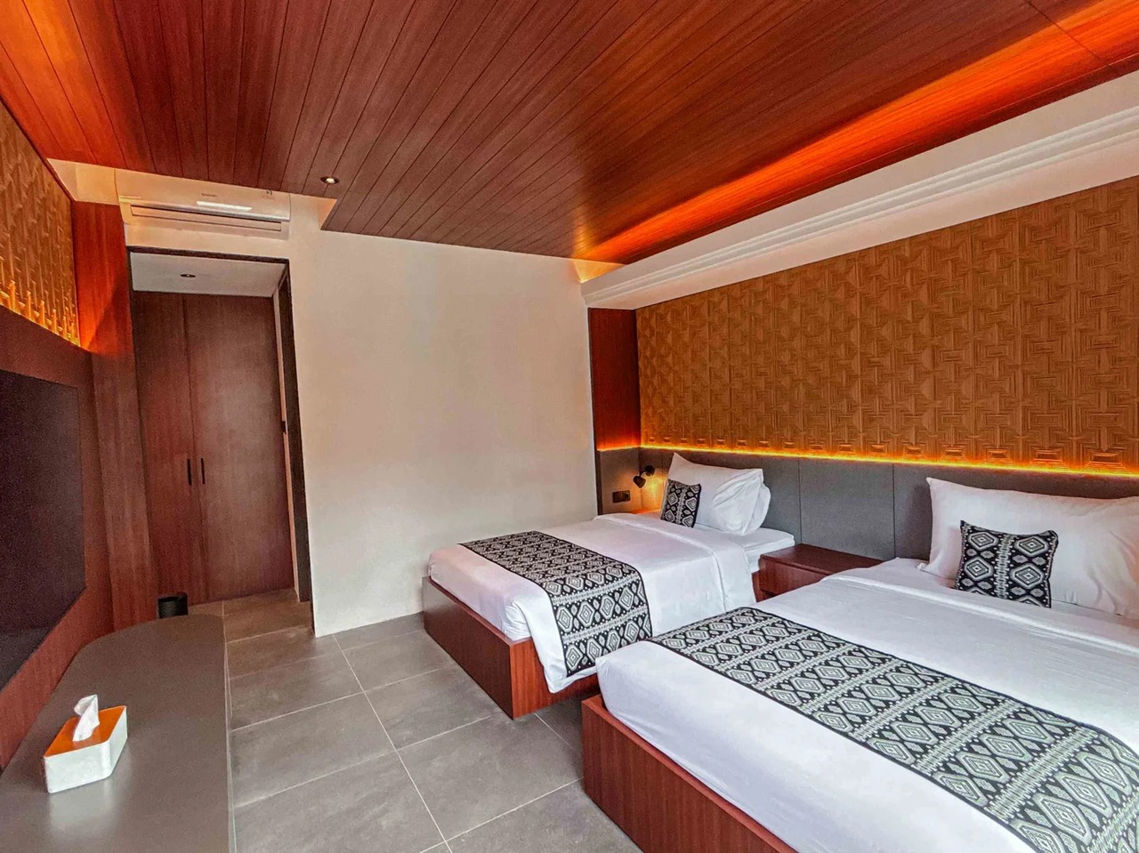 Spacious 4BR Villa w/ Private Pool and G