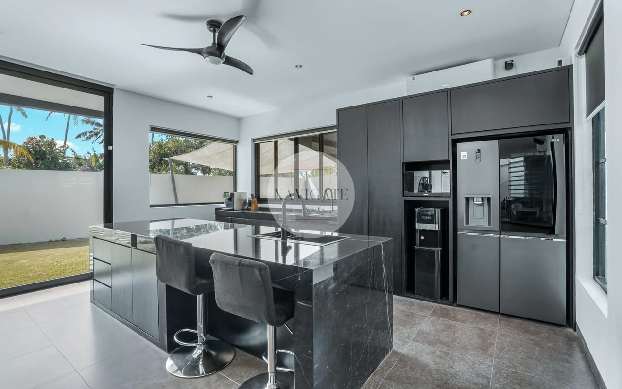 Villa Blackie | Luxury Living Open Views