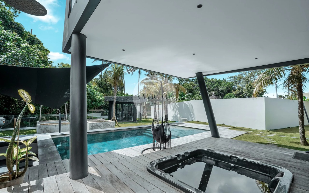Villa Blackie | Luxury Living Open Views