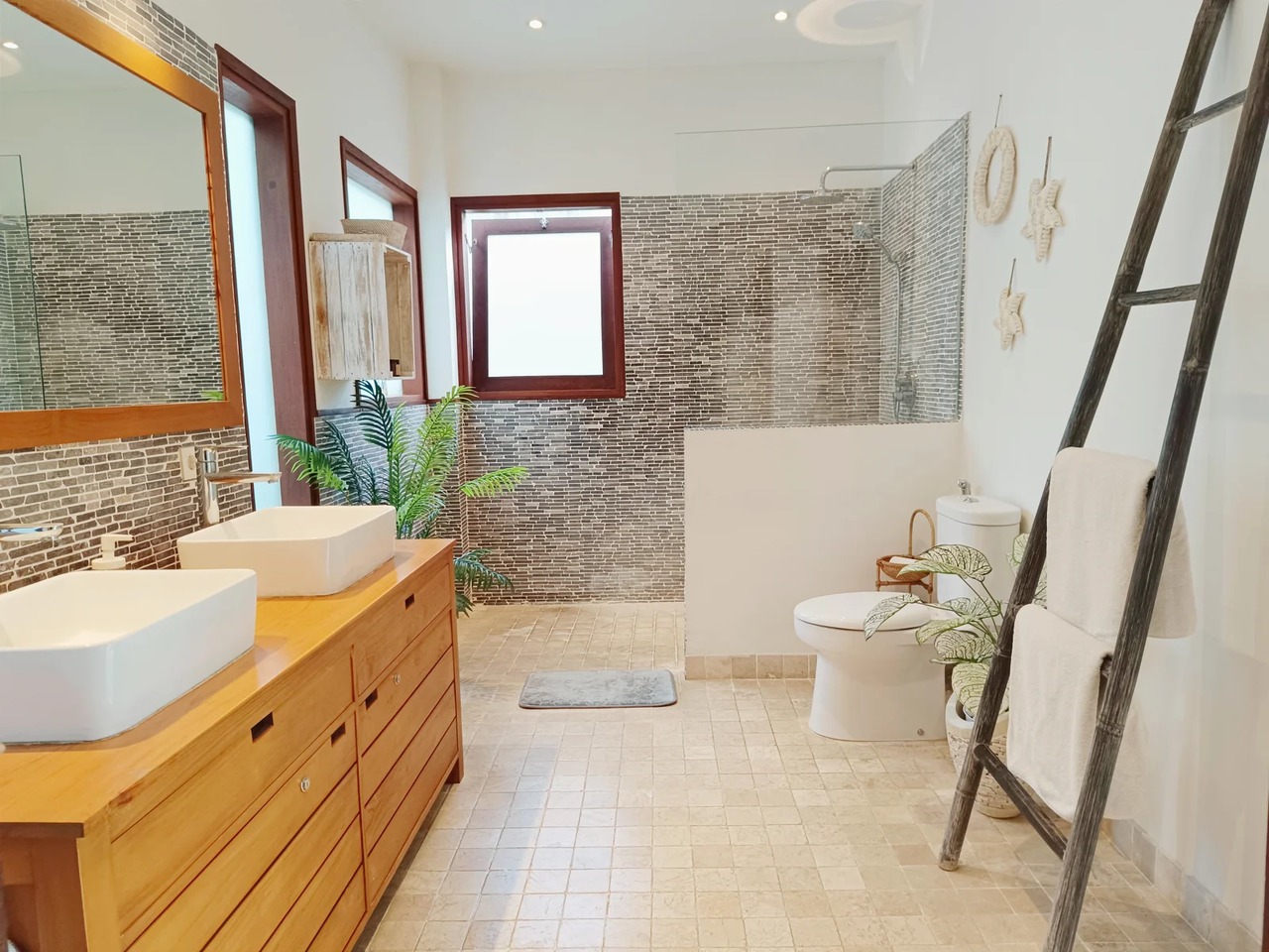 Family-Friendly 4BR Villa w/ Pool & Home
