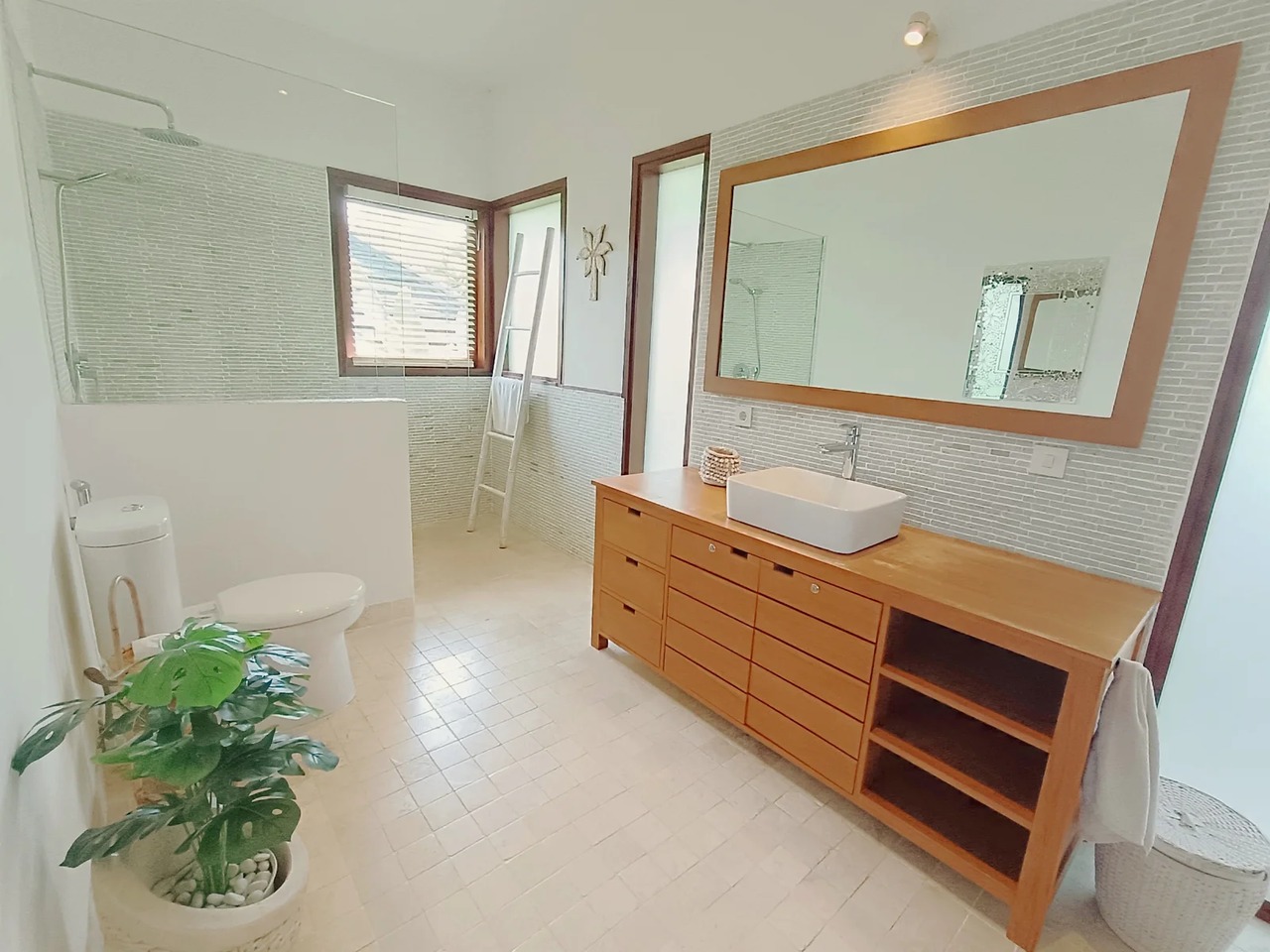 Family-Friendly 4BR Villa w/ Pool & Home
