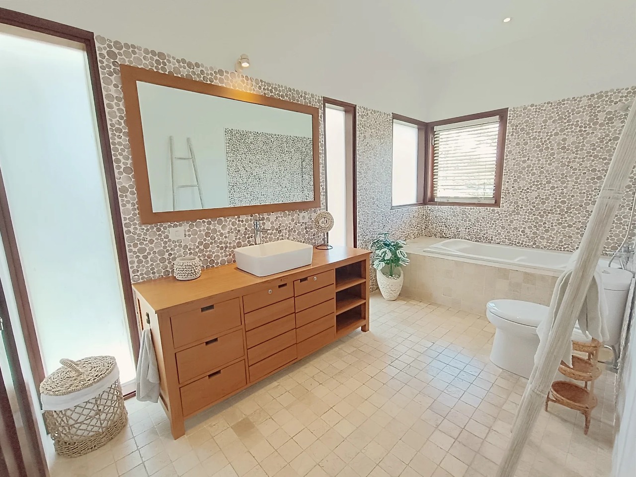 Family-Friendly 4BR Villa w/ Pool & Home