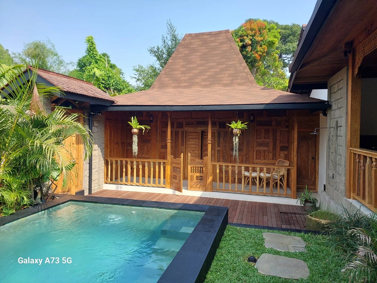 Stunning mix contemporary joglo villa