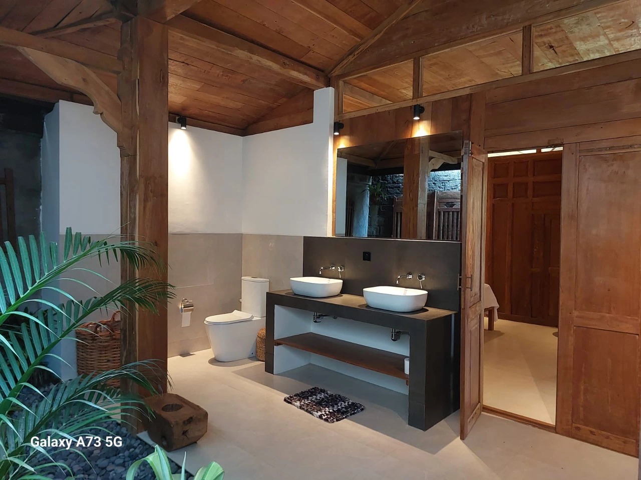 Stunning mix contemporary joglo villa