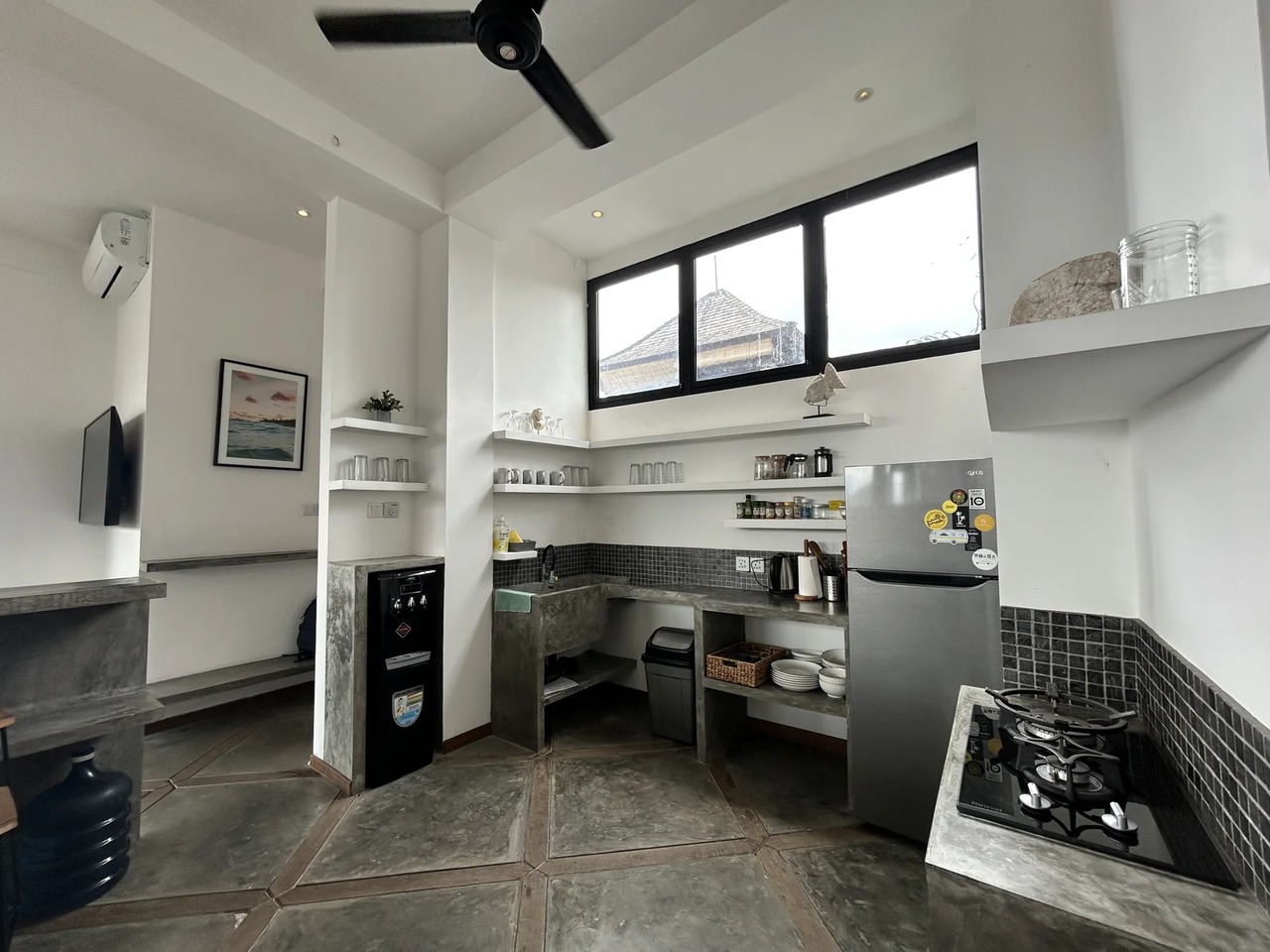 Modern 2BR Ocean-View Apartment
