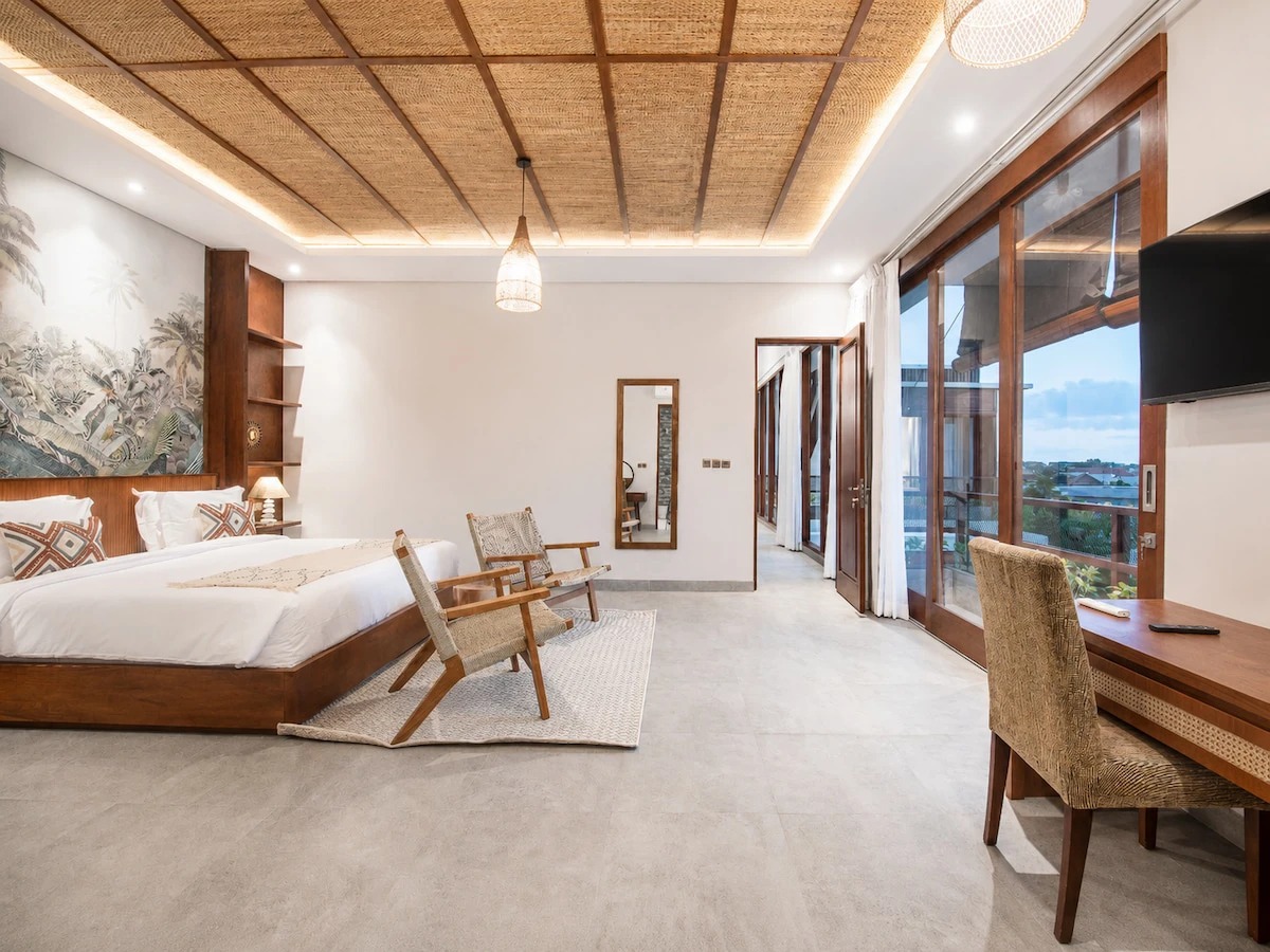 Stylish 5BR Beach villa Canggu 5 mins to beach