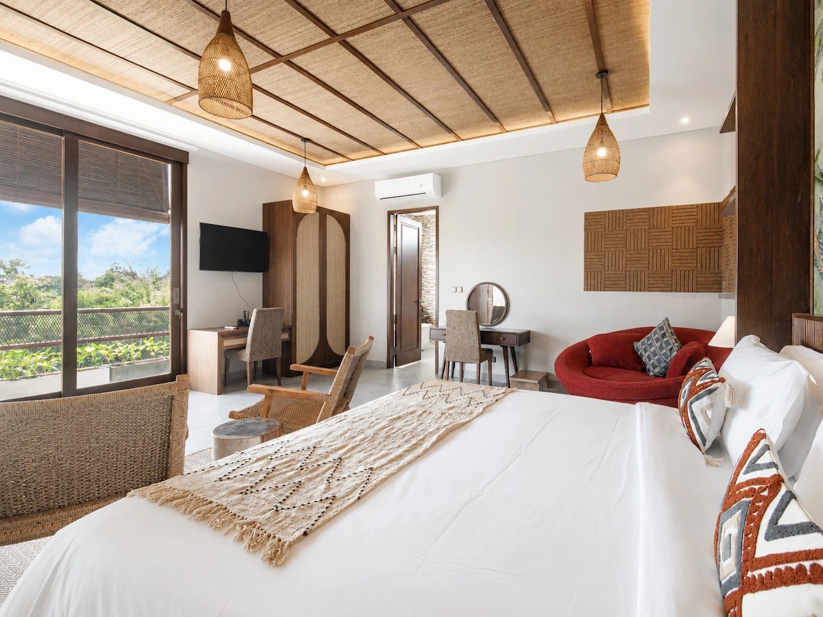 Stylish 5BR Beach villa Canggu 5 mins to beach
