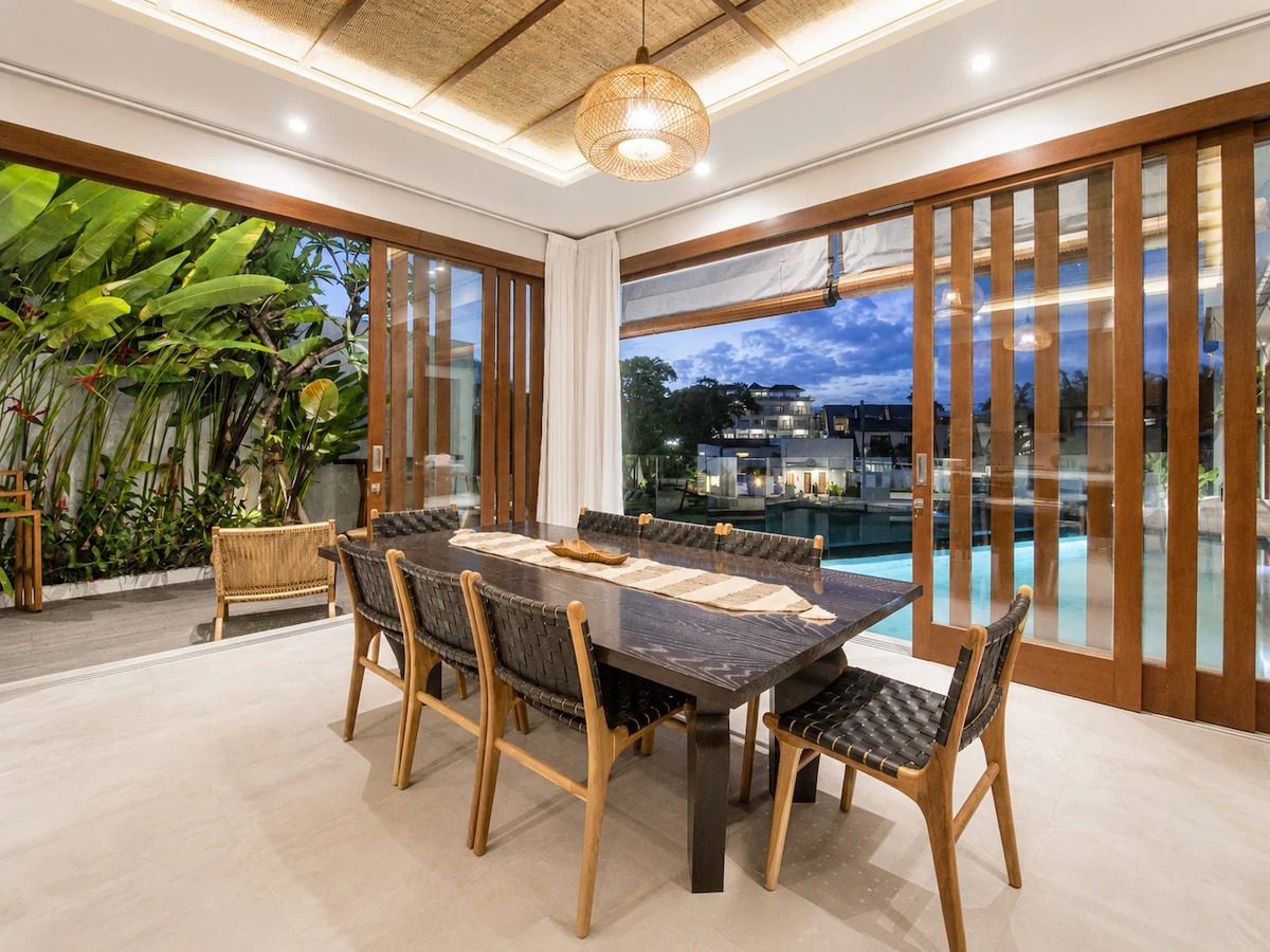 Stylish 5BR Beach villa Canggu 5 mins to beach