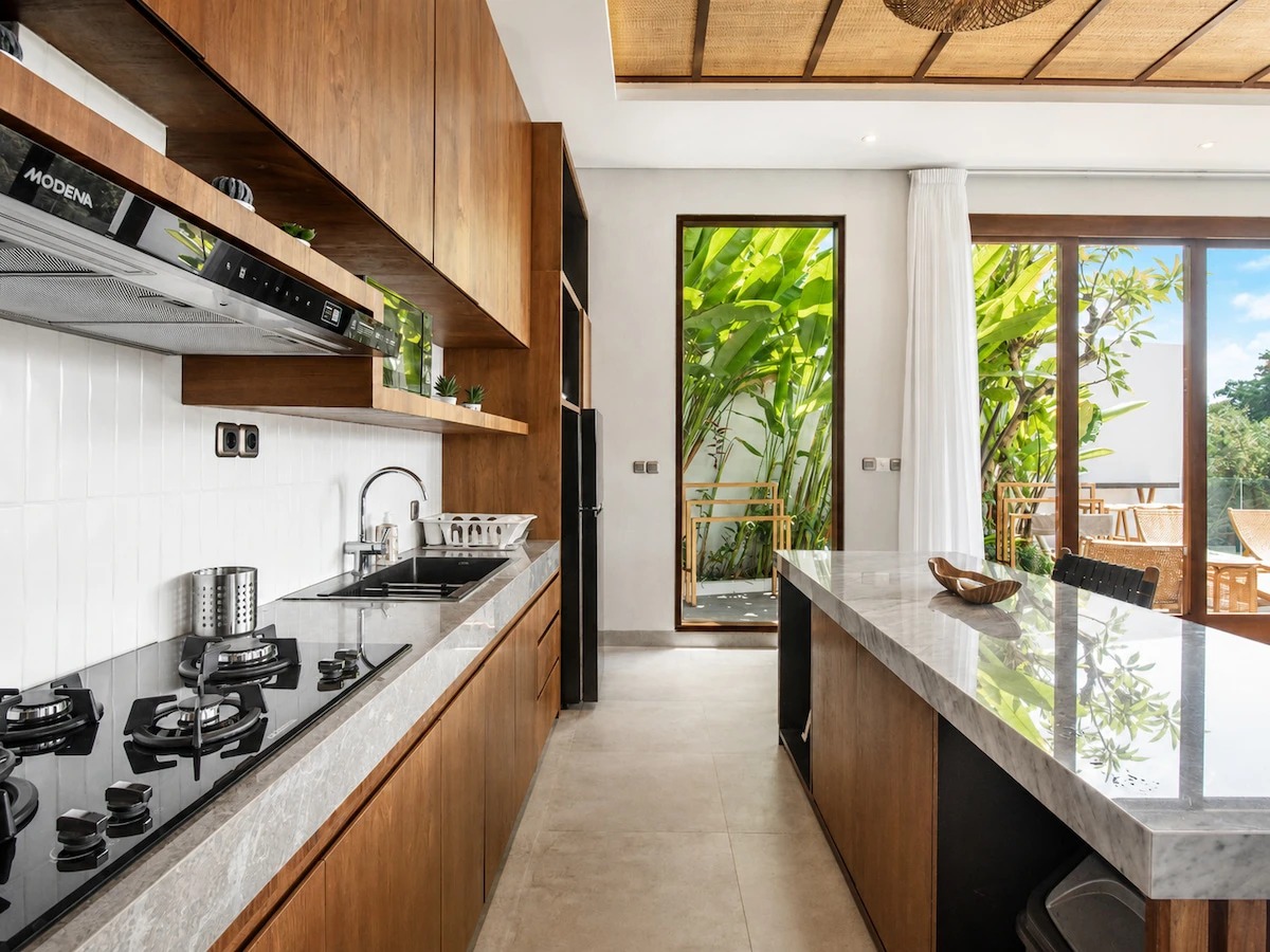Stylish 5BR Beach villa Canggu 5 mins to beach