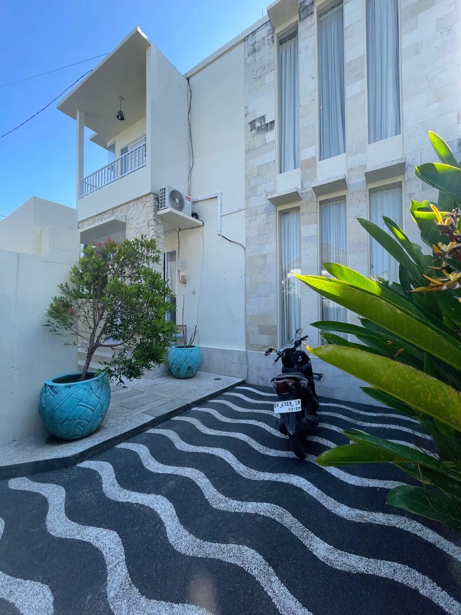 DO 74 - HOUSE FOR SALE IN JIMBARAN BALI