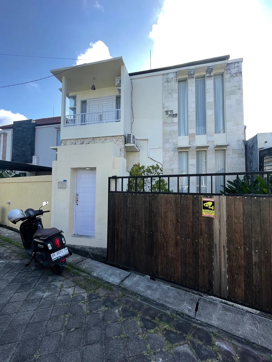 DO 74 - HOUSE FOR SALE IN JIMBARAN BALI