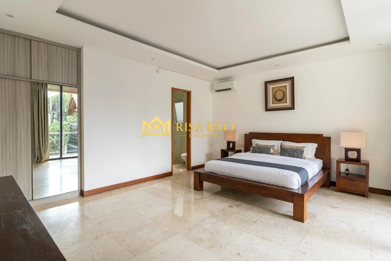 LUXURY 4-BEDROOM VILLA IN BERAWA