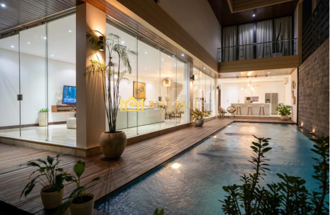 LUXURY 4-BEDROOM VILLA IN BERAWA