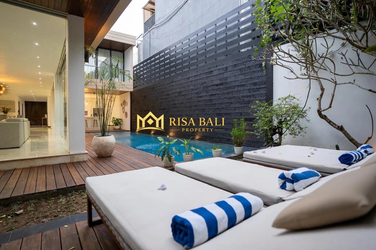 LUXURY 4-BEDROOM VILLA IN BERAWA