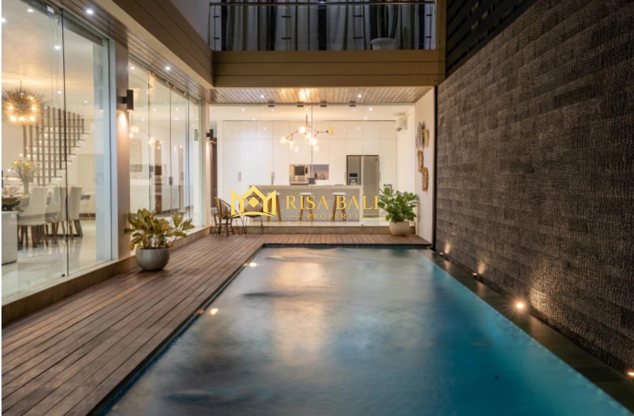 LUXURY 4-BEDROOM VILLA IN BERAWA