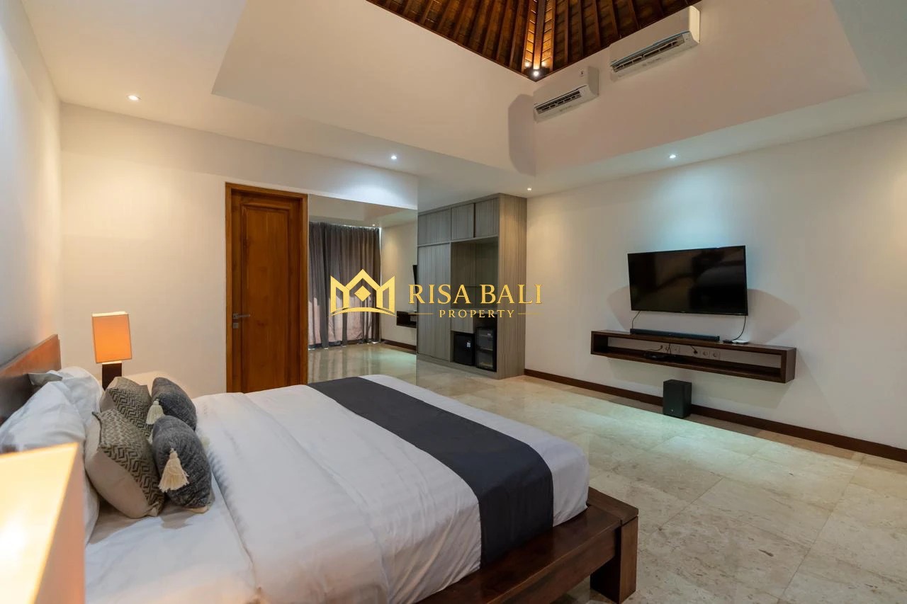 LUXURY 4-BEDROOM VILLA IN BERAWA