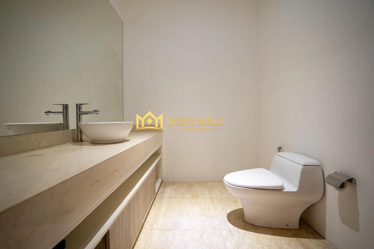 LUXURY 4-BEDROOM VILLA IN BERAWA