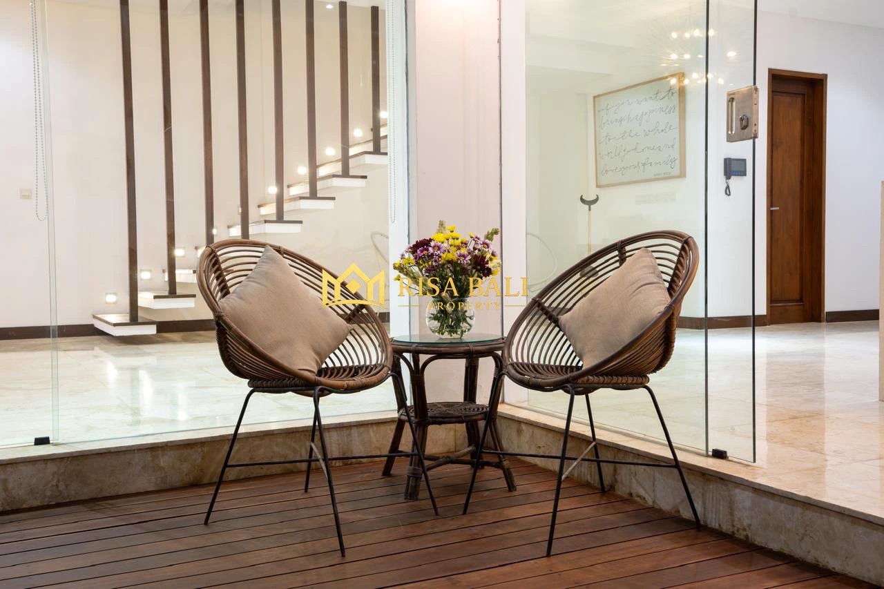 LUXURY 4-BEDROOM VILLA IN BERAWA