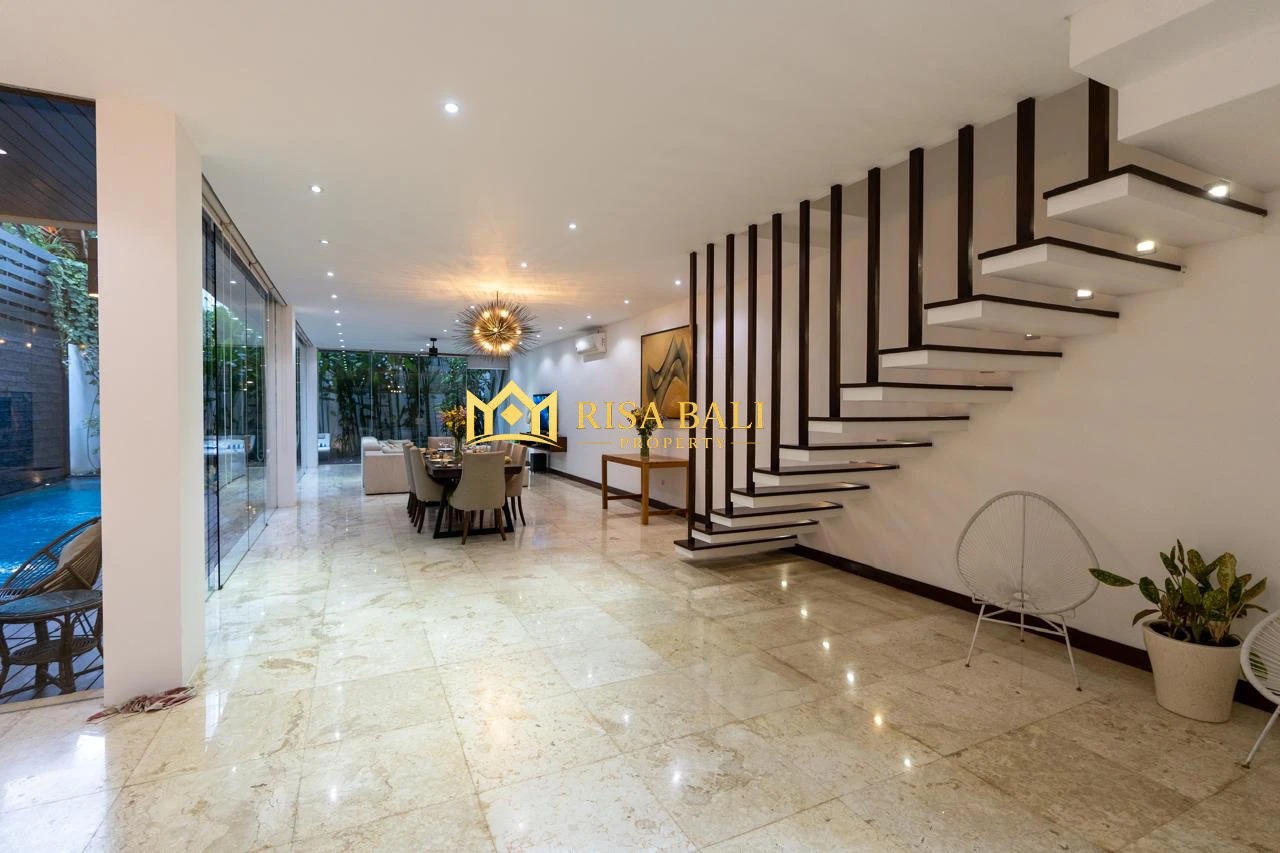 LUXURY 4-BEDROOM VILLA IN BERAWA