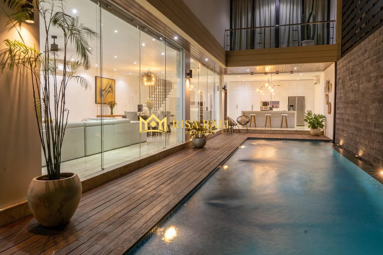 LUXURY 4-BEDROOM VILLA IN BERAWA