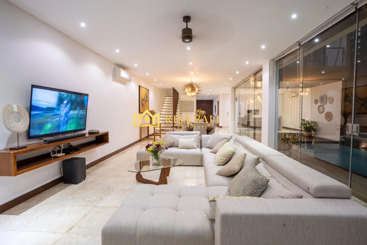LUXURY 4-BEDROOM VILLA IN BERAWA