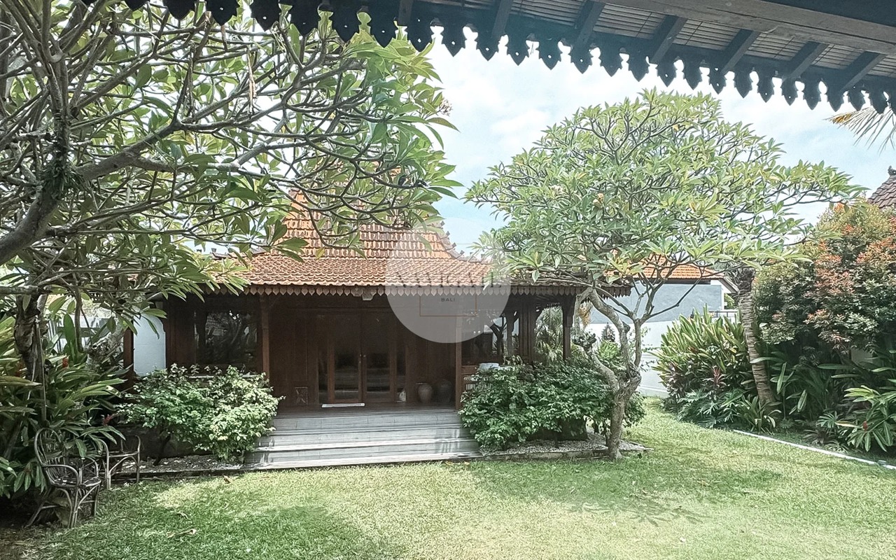 Joglo Senja | 3-Bedrooms Joglo Pererenan
