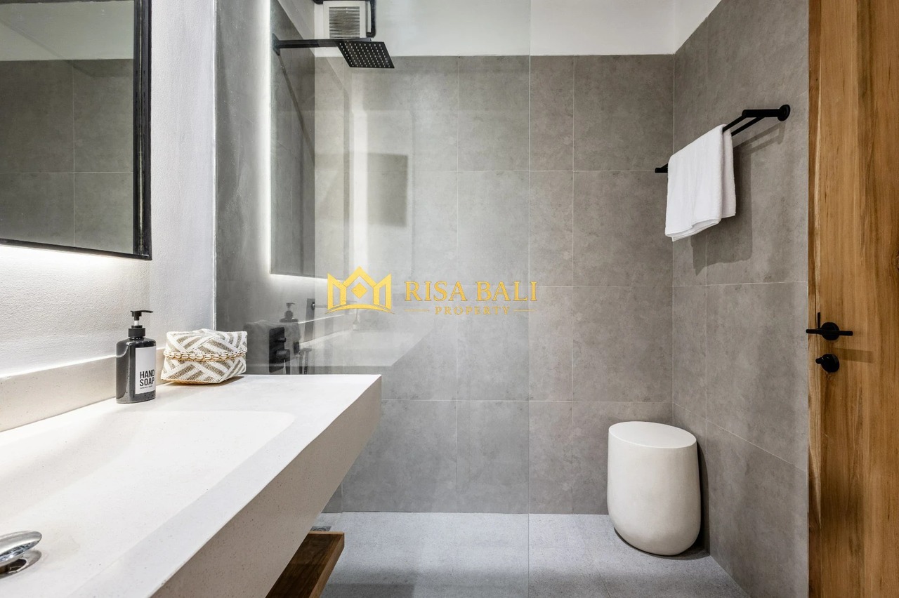 STUNNING 2-BEDROOM APARTMENT 