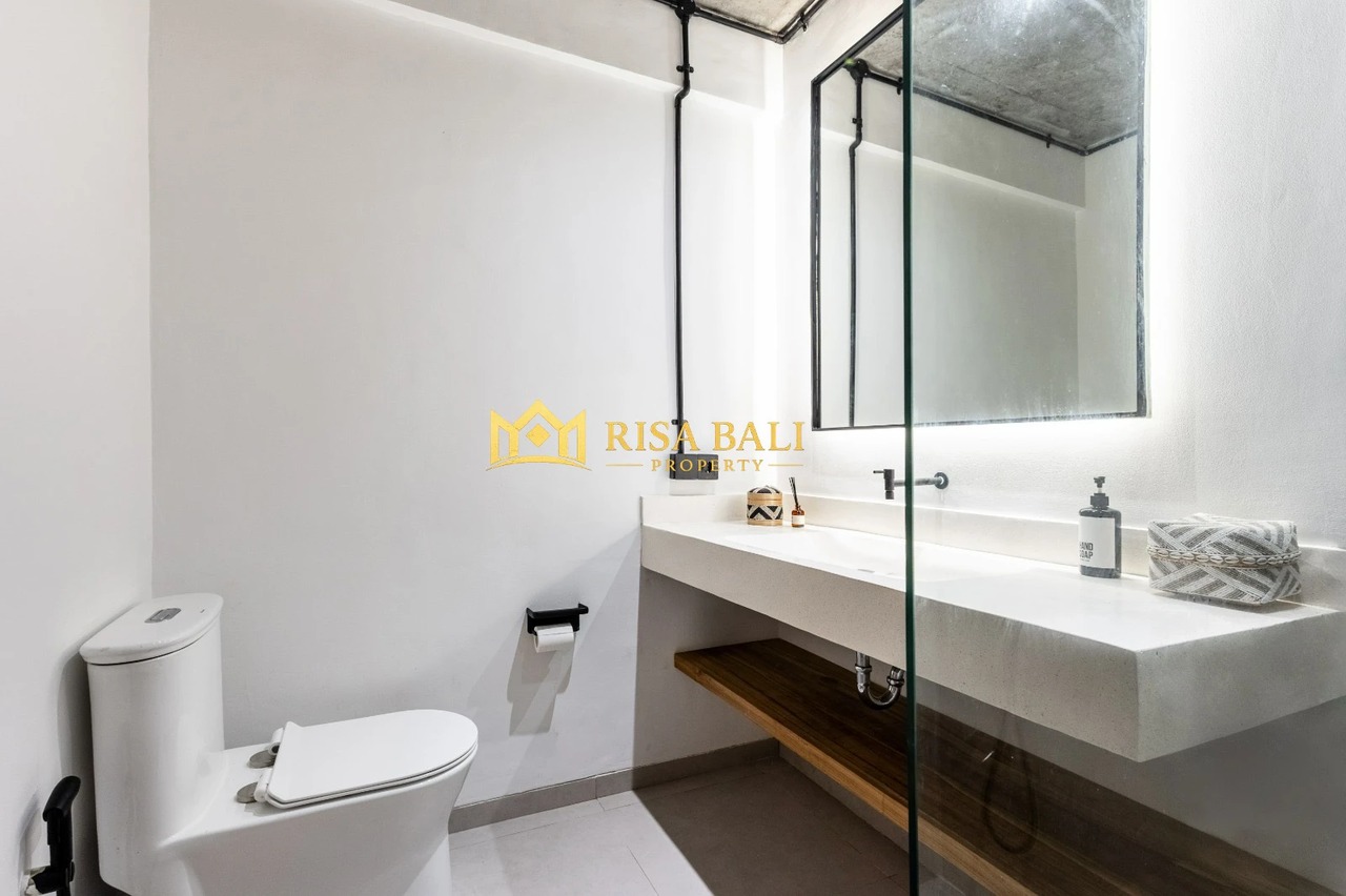 STUNNING 2-BEDROOM APARTMENT 