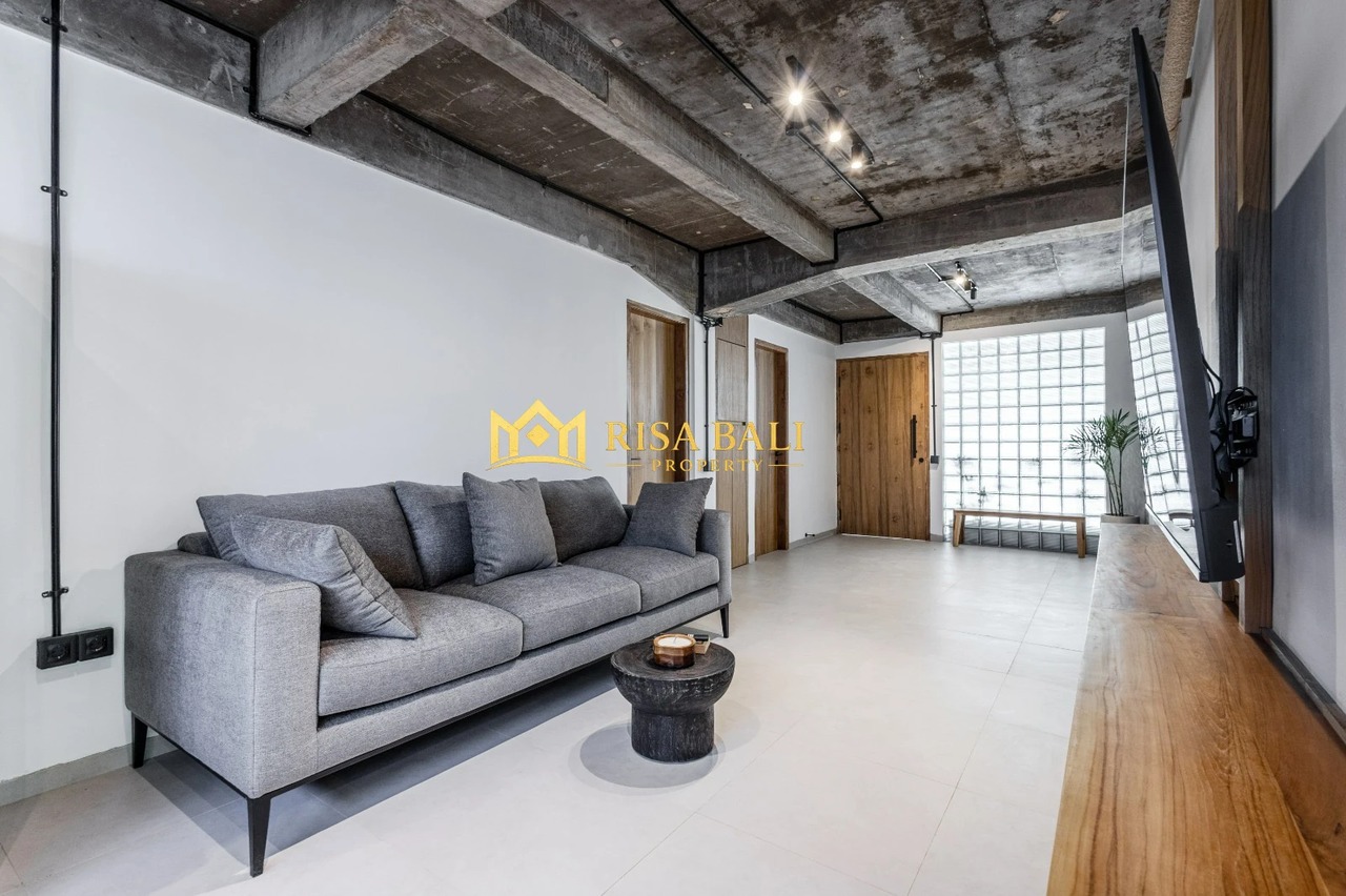 STUNNING 2-BEDROOM APARTMENT 
