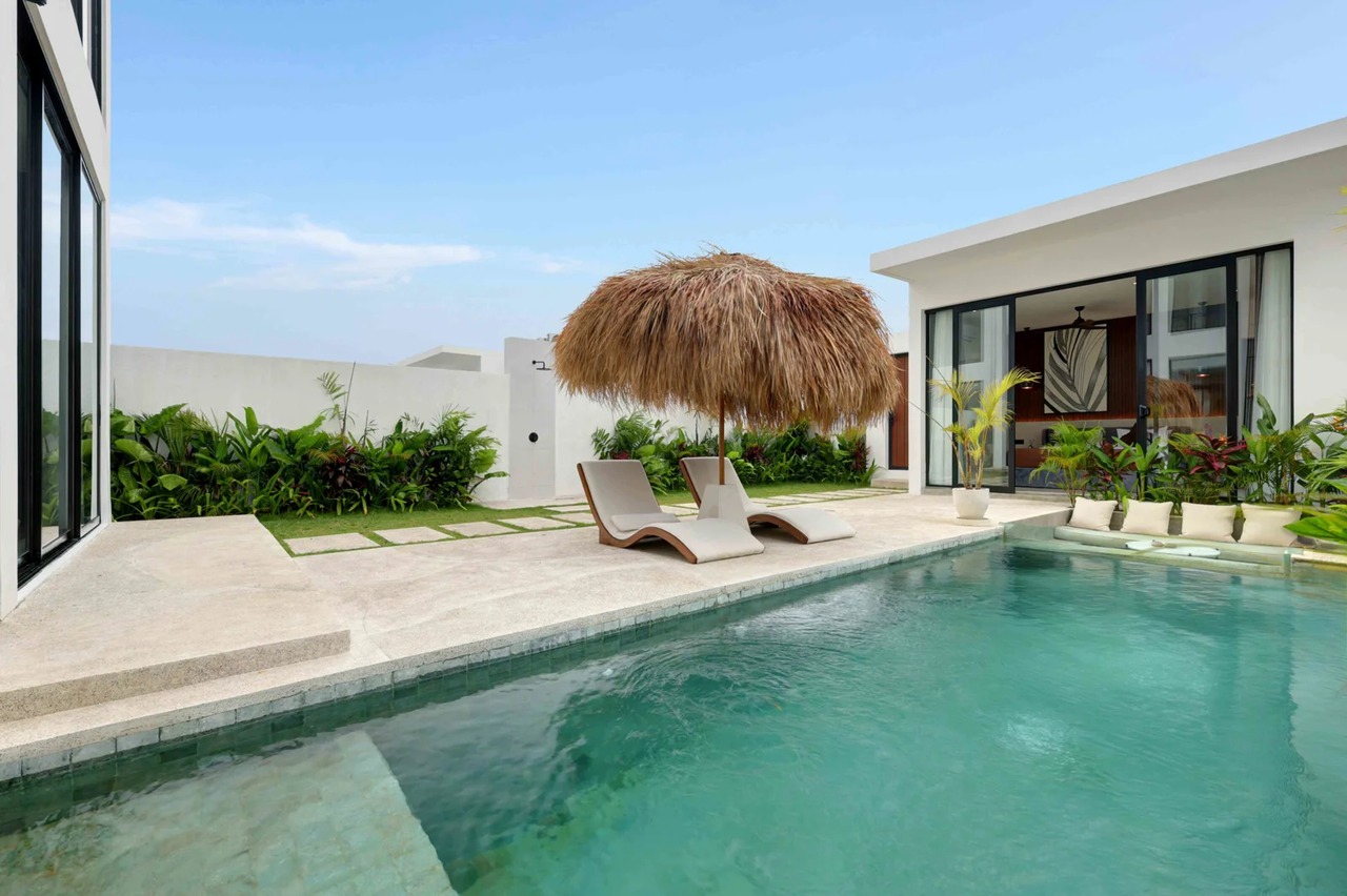 Luxury 3BR Villa w/ Rooftop Pool and Oce
