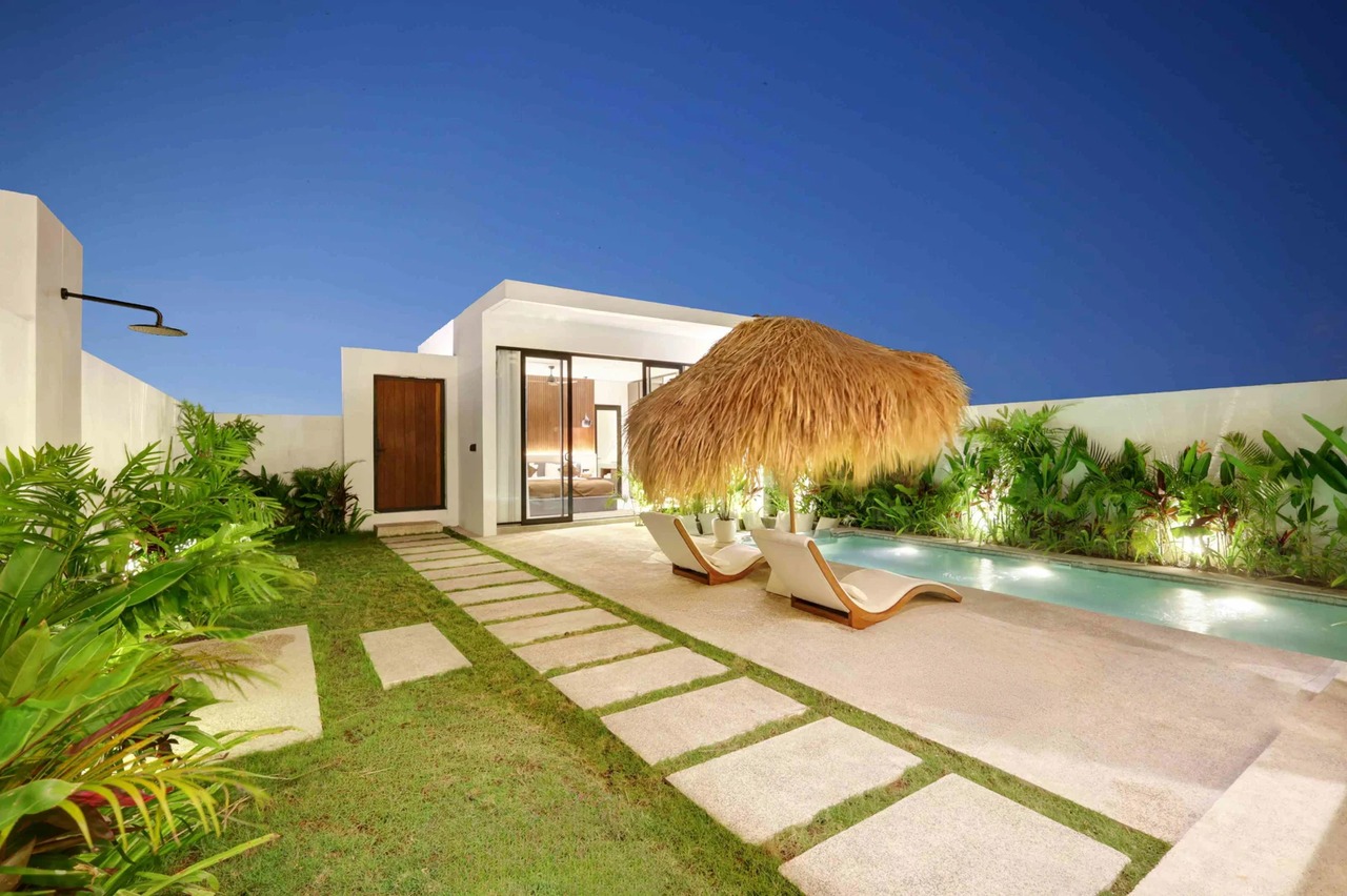 Luxury 3BR Villa w/ Rooftop Pool and Oce